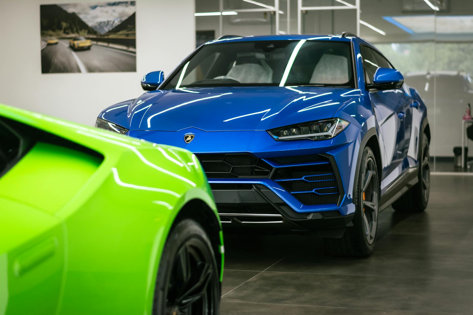 2022 Lamborghini Urus gallery image