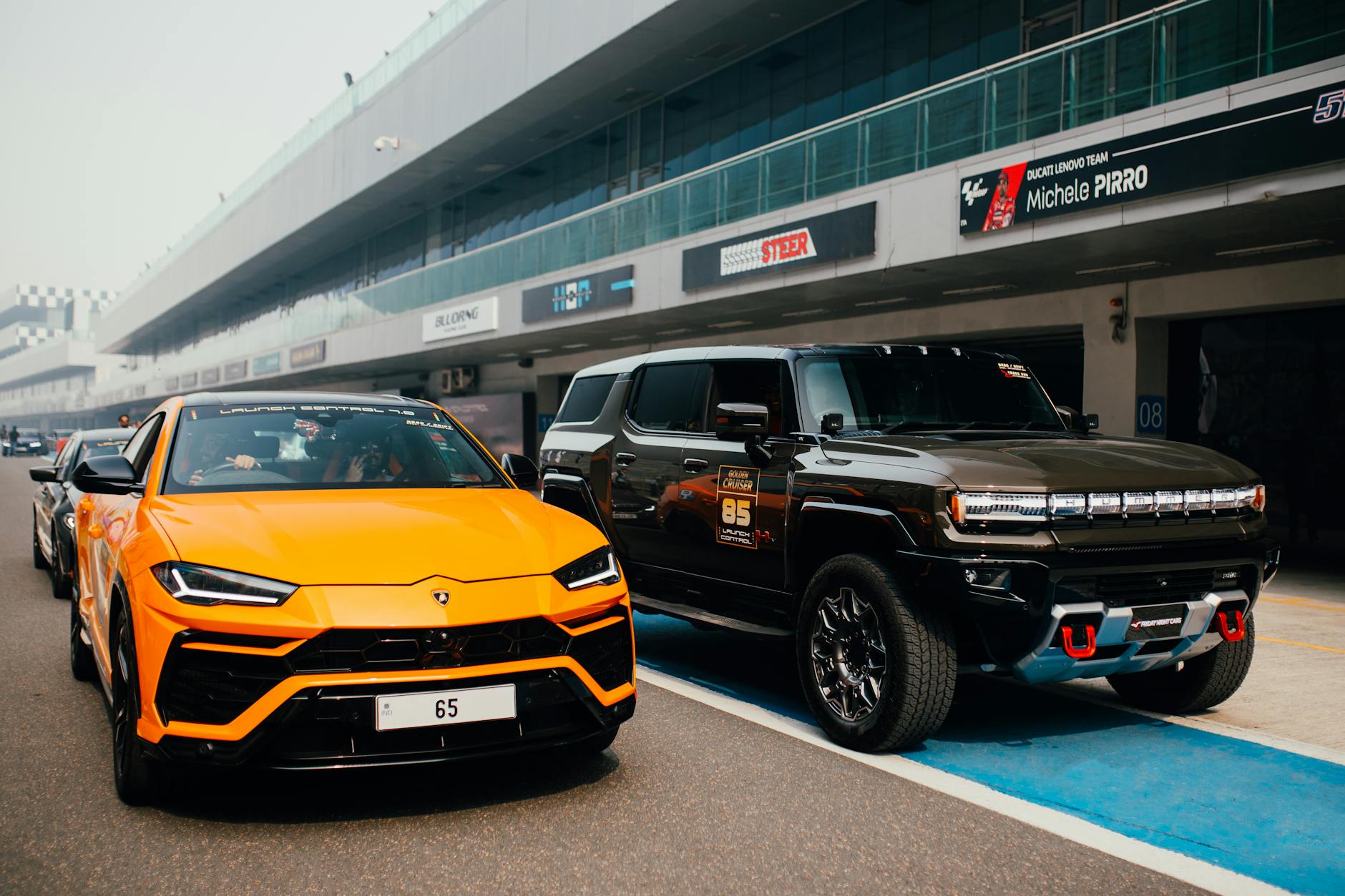 2025 Lamborghini Urus gallery image