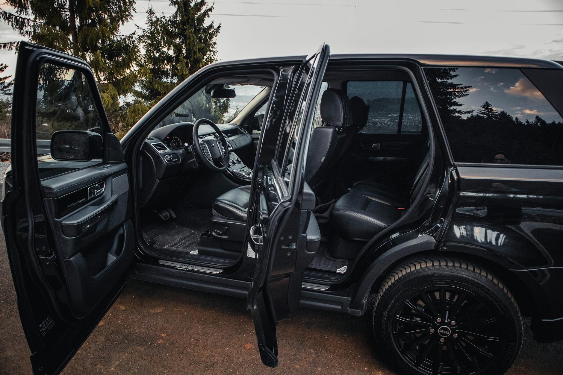 2019 Land Rover Range Rover Sport HSE gallery image