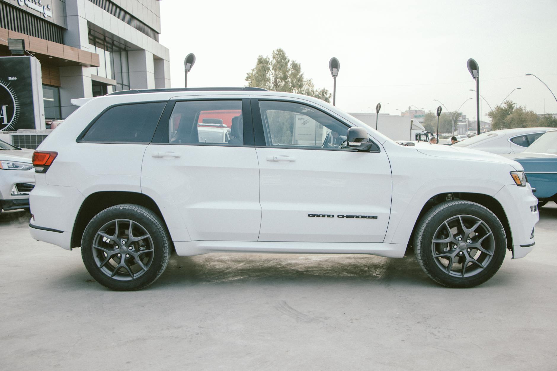 2019 Jeep Cherokee gallery image